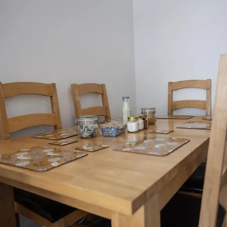 Newton Heath Apartment -750Mtrs To Beach - Spacious Ground Floor - Sleeps 6 Porthcawl Exterior photo