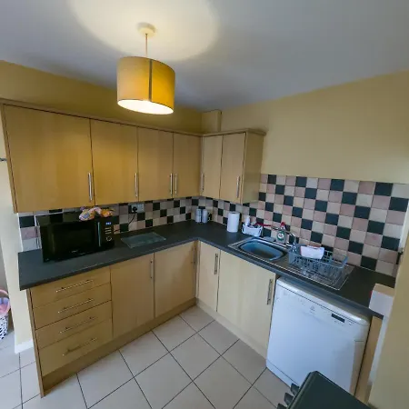 Newton Heath Apartment -750Mtrs To Beach - Spacious Ground Floor - Sleeps 6 Porthcawl Exterior photo