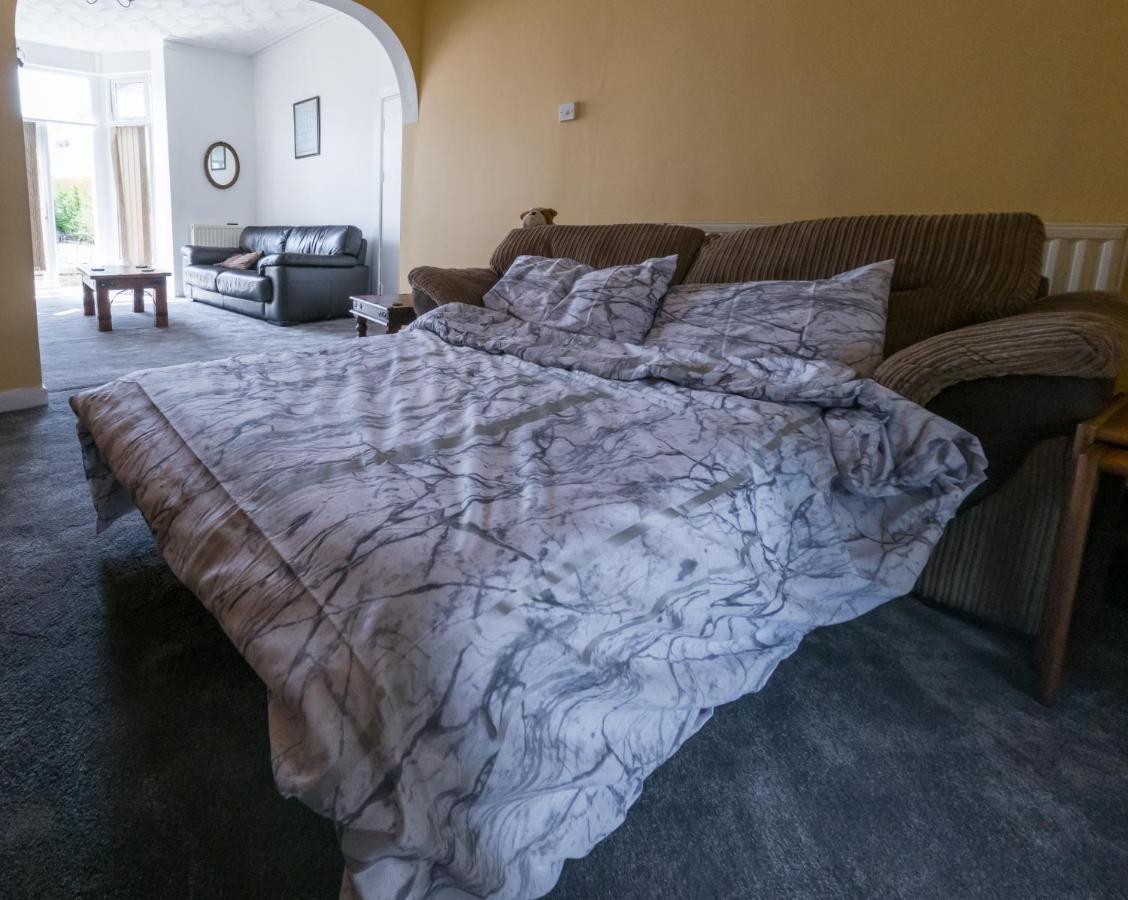 Newton Heath -750mtrs To - Spacious Ground Floor - Sleeps 6 Porthcawl