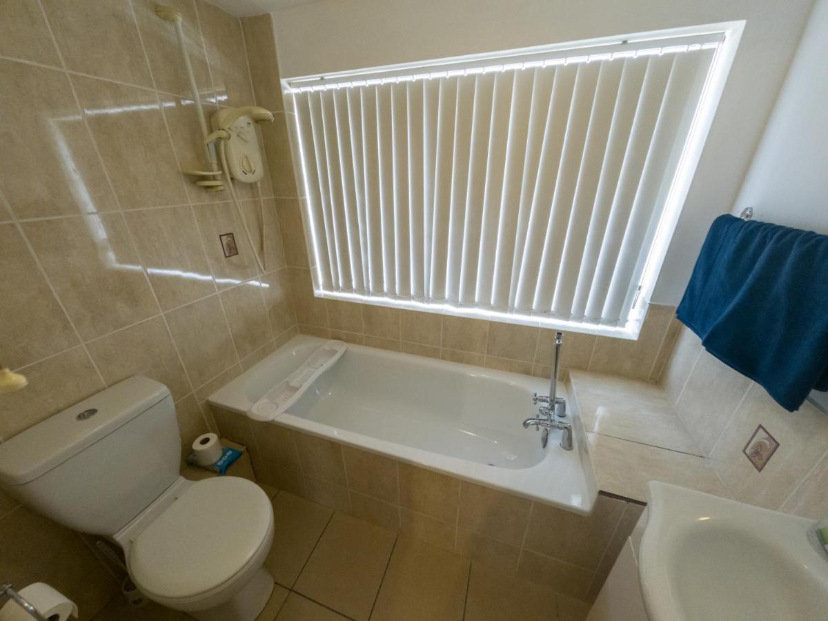 Newton Heath -750mtrs To - Spacious Ground Floor - Sleeps 6