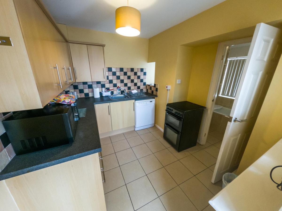 Newton Heath -750mtrs To - Spacious Ground Floor - Sleeps 6 Apartment Porthcawl